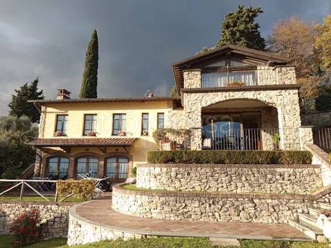 casa indipendente in vendita a Massarosa in zona Bargecchia