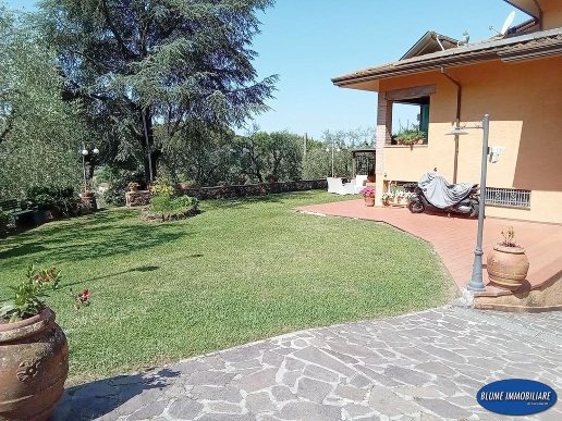 casa indipendente in vendita a Massarosa in zona Piano di Mommio