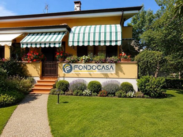 casa indipendente in vendita a Massarosa in zona Quiesa