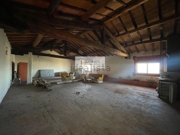 casale in vendita a Massarosa in zona Mommio
