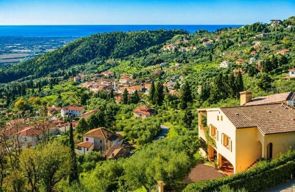 casa indipendente in vendita a Massarosa