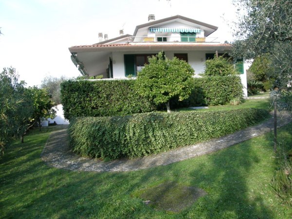 casa indipendente in vendita a Massarosa in zona Piano di Mommio