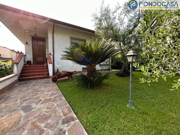 casa indipendente in vendita a Massarosa