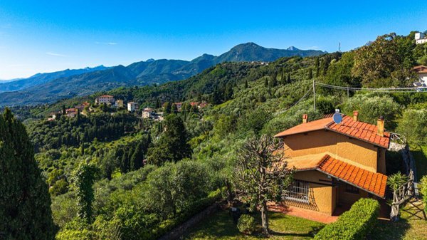 casa indipendente in vendita a Massarosa in zona Mommio
