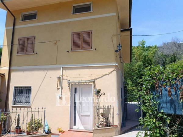 casa indipendente in vendita a Massarosa in zona Bozzano