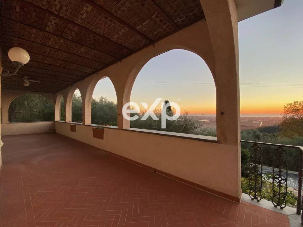 casa indipendente in vendita a Massarosa in zona Corsanico