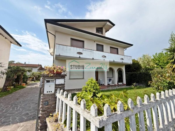 casa indipendente in vendita a Massarosa