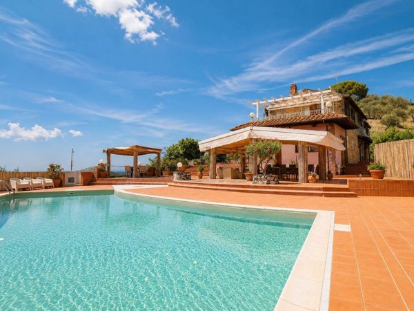casa indipendente in vendita a Massarosa