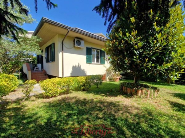 casa indipendente in vendita a Massarosa in zona Quiesa