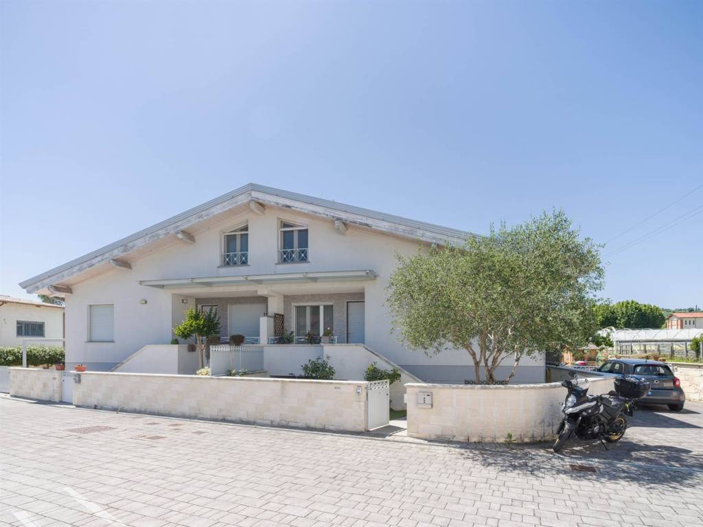 casa indipendente in vendita a Massarosa in zona Bargecchia
