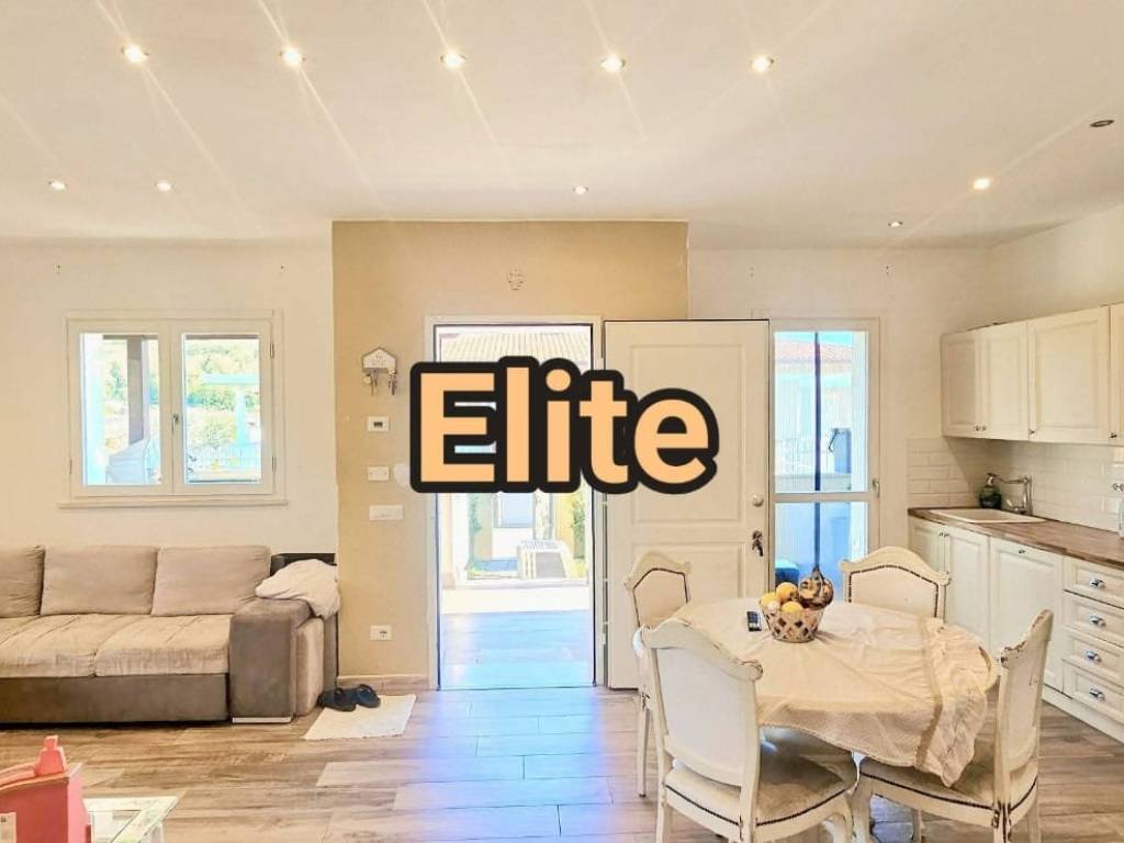 casa indipendente in vendita a Massarosa in zona Piano di Conca