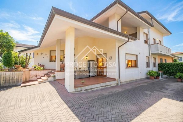 casa indipendente in vendita a Massarosa