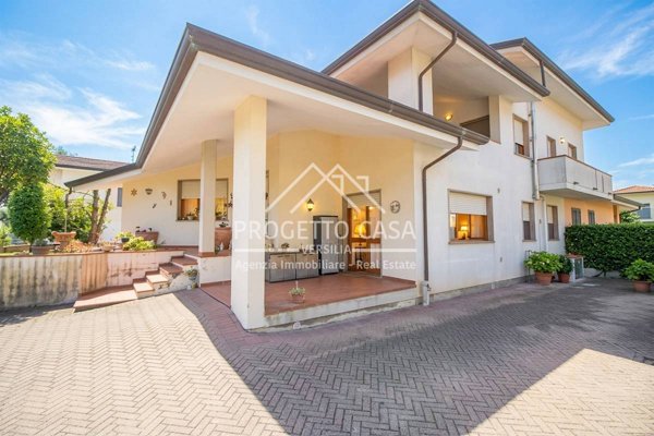 casa indipendente in vendita a Massarosa