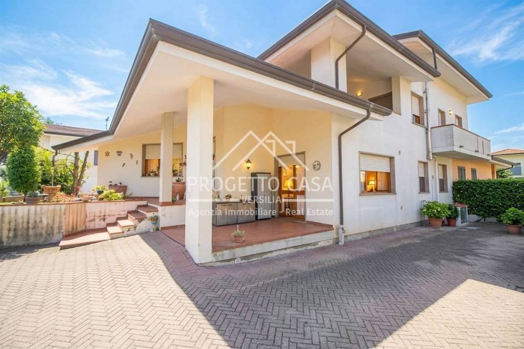 casa indipendente in vendita a Massarosa