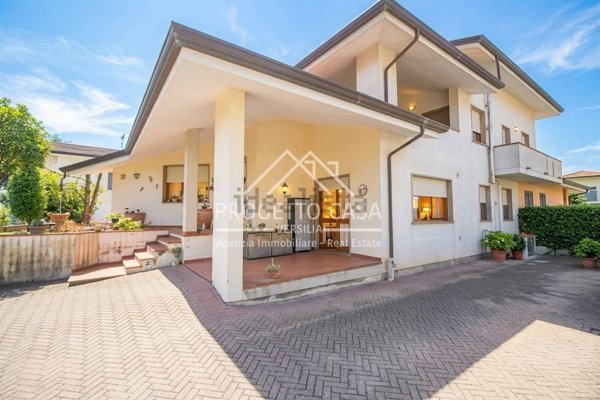 casa indipendente in vendita a Massarosa