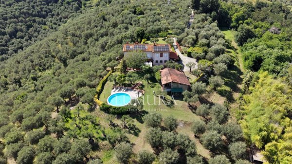 casa indipendente in vendita a Massarosa