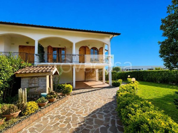 casa indipendente in vendita a Massarosa in zona Piano del Quercione