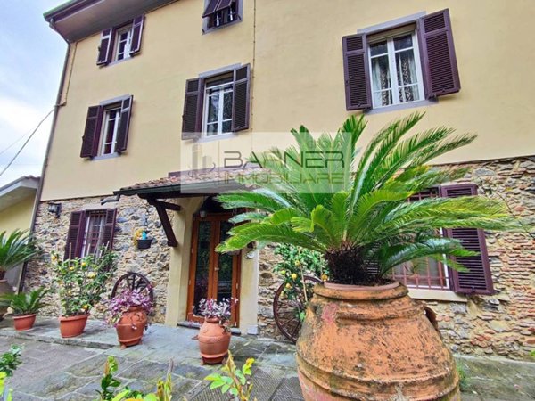 casa indipendente in vendita a Massarosa in zona Montigiano