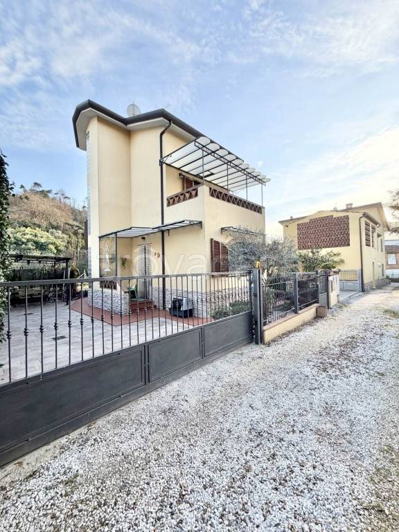 casa indipendente in vendita a Massarosa in zona Bozzano