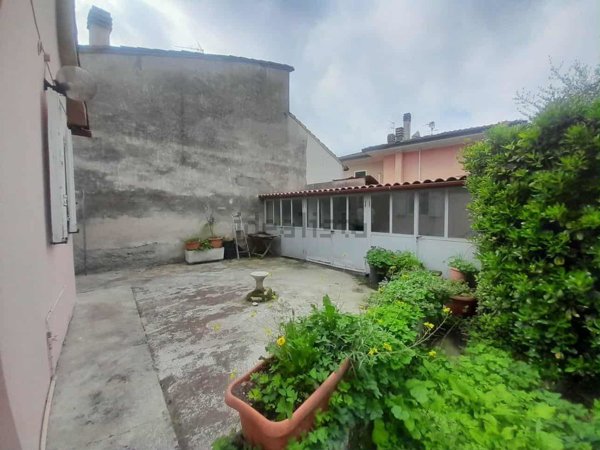 casa indipendente in vendita a Massarosa in zona Mommio