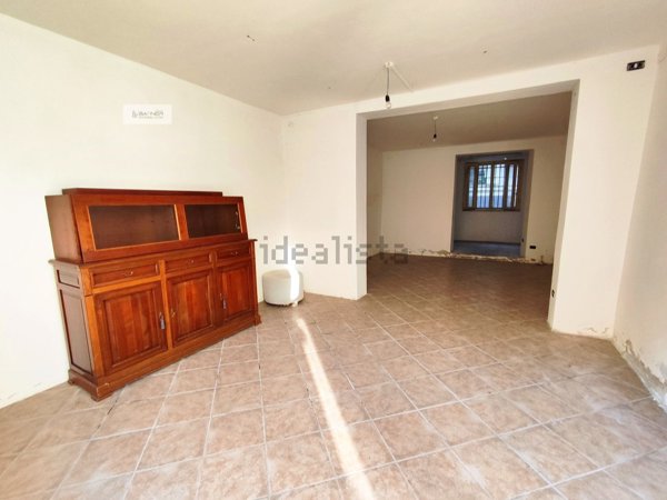 locale commerciale in vendita a Massarosa in zona Stiava
