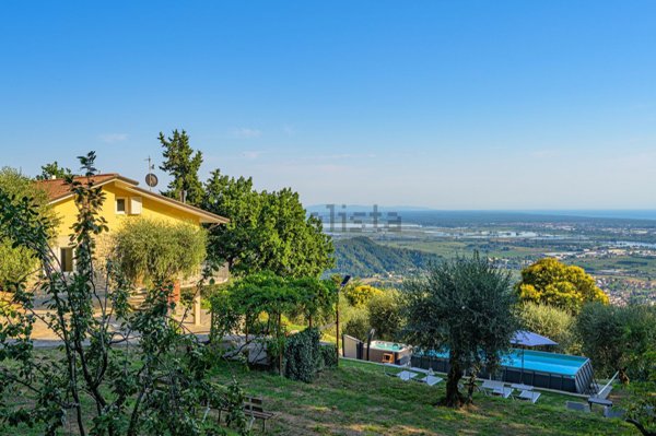 casa indipendente in vendita a Massarosa