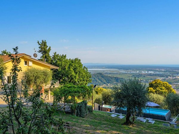 casa indipendente in vendita a Massarosa in zona Bargecchia
