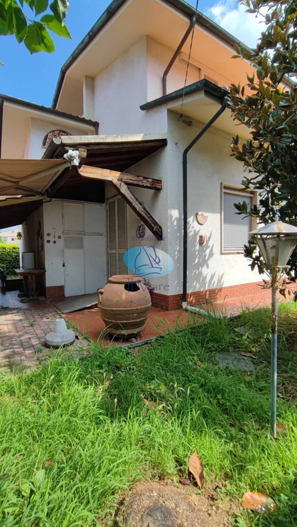 casa indipendente in vendita a Massarosa in zona Piano di Mommio