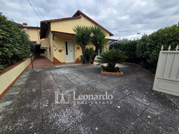 casa indipendente in vendita a Massarosa in zona Bargecchia