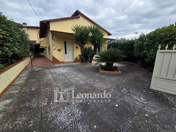 casa indipendente in vendita a Massarosa in zona Bargecchia
