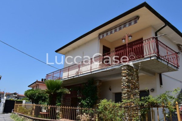 casa indipendente in vendita a Massarosa