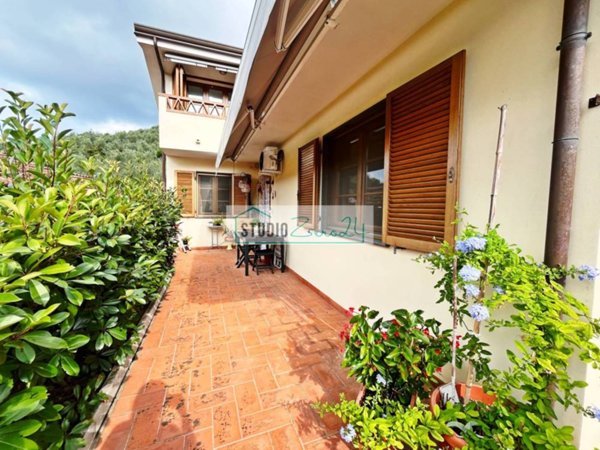 casa indipendente in vendita a Massarosa in zona Stiava