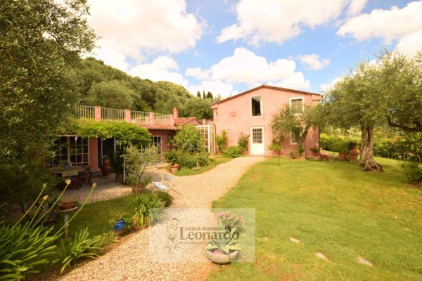casa indipendente in vendita a Massarosa in zona Bargecchia