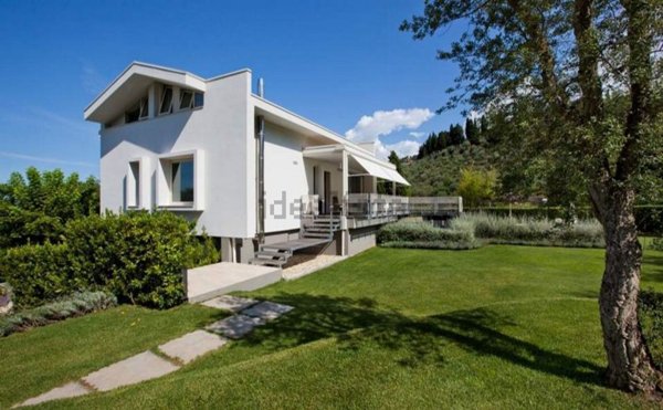 casa indipendente in vendita a Massarosa