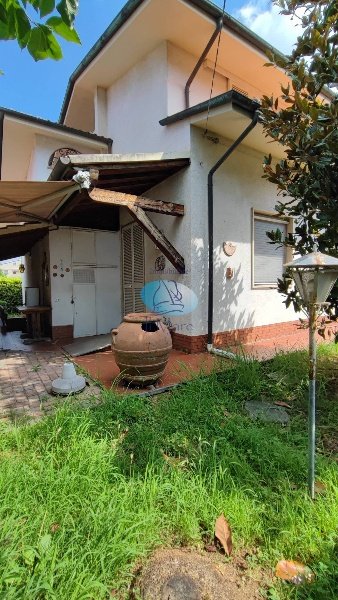 casa indipendente in vendita a Massarosa in zona Piano di Mommio