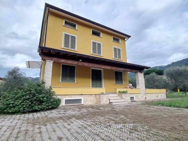casa indipendente in vendita a Massarosa