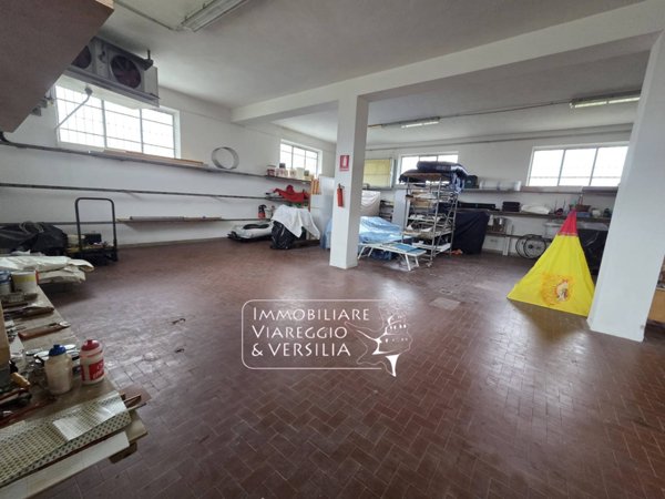 capannone in vendita a Massarosa in zona Piano di Conca