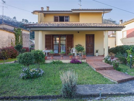 casa indipendente in vendita a Massarosa in zona Bozzano