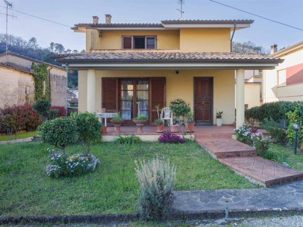 casa indipendente in vendita a Massarosa in zona Bozzano