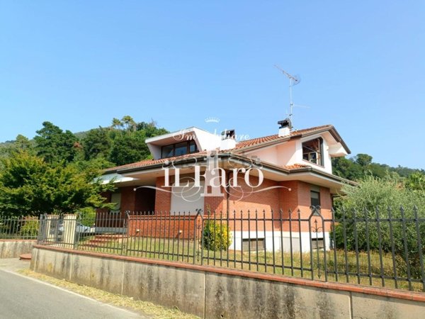 casa indipendente in vendita a Massarosa in zona Bozzano