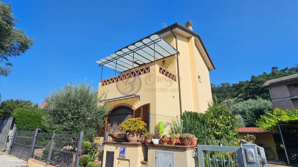 casa indipendente in vendita a Massarosa in zona Corsanico