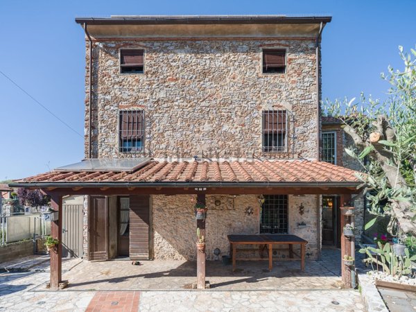 casa indipendente in vendita a Massarosa in zona Quiesa