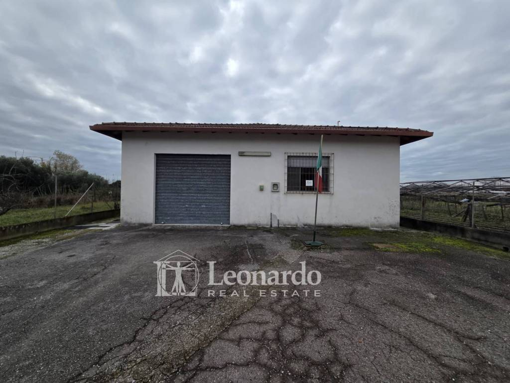 locale commerciale in vendita a Massarosa in zona Piano di Mommio