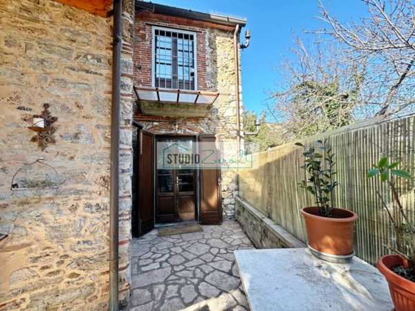casa indipendente in vendita a Massarosa in zona Quiesa