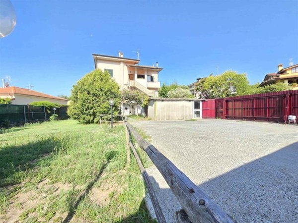 locale commerciale in vendita a Massarosa
