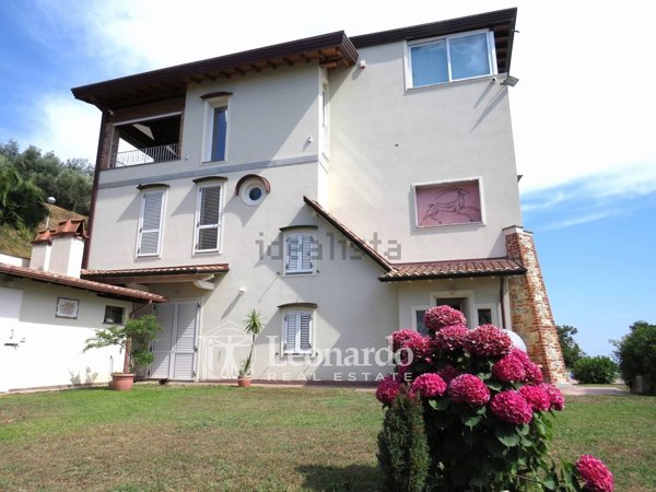 casa indipendente in vendita a Massarosa
