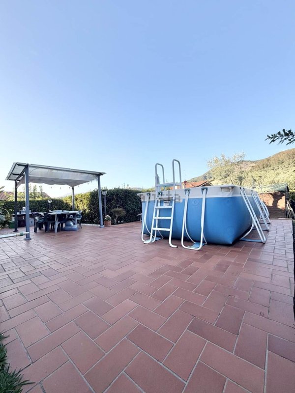 casa indipendente in vendita a Massarosa in zona Quiesa