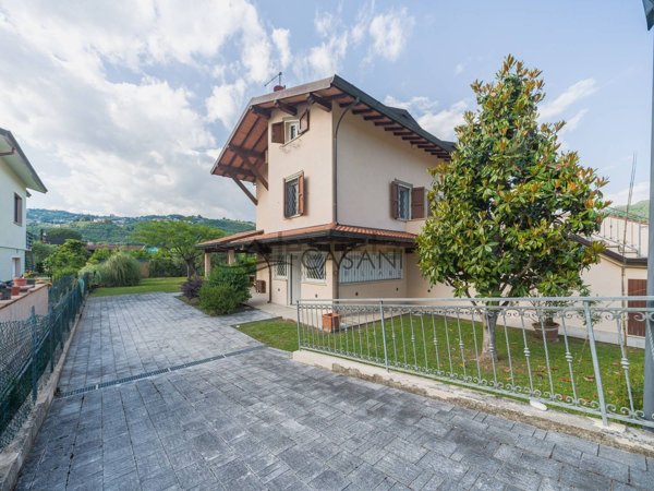 casa indipendente in vendita a Massarosa in zona Stiava