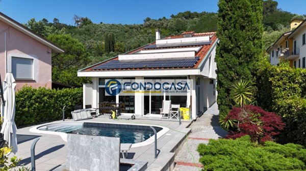 casa indipendente in vendita a Massarosa in zona Bozzano