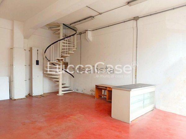 locale commerciale in vendita a Massarosa
